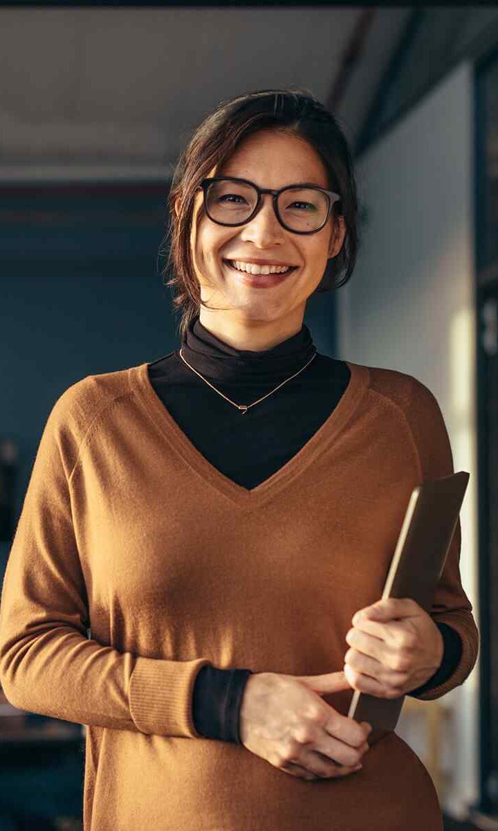 https://jocgestion.com/wp-content/uploads/2019/10/inner_team_01-720x1200.jpg